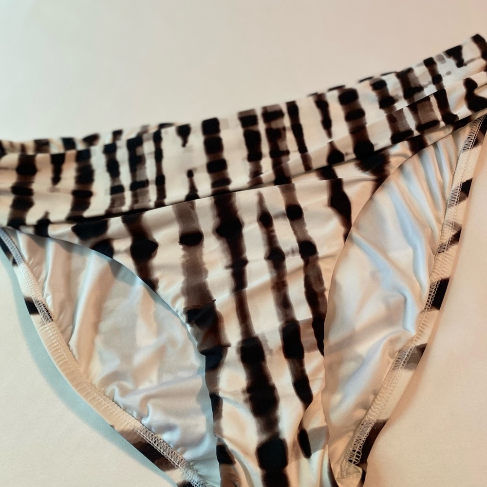 La Blanca 
Twisted BambooShirred Hipster
Bikini Swim‎ Bottom - Picture 2 of 8